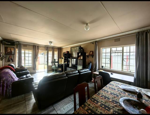 3 BEDROOM FREEHOLD FOR SALE IN VERWOERDPARK